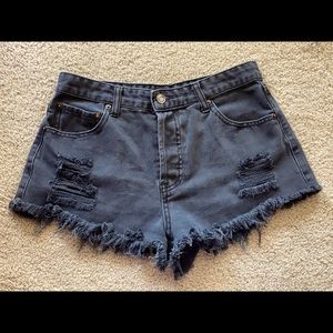 🌸Forever 21 black distressed denim shorts🌸